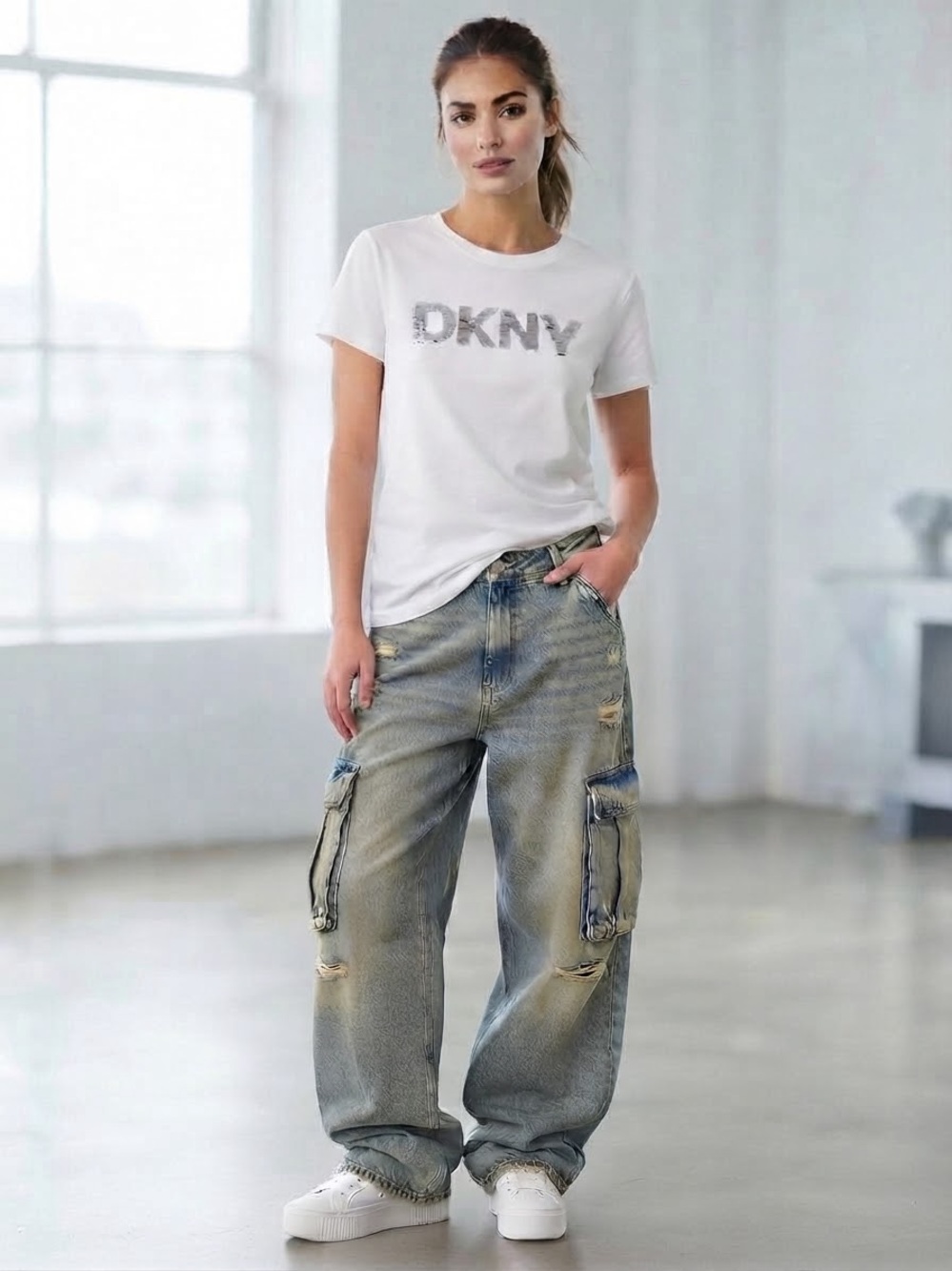 DKNY Basic Baggy White Short Sleeve Tee with Silver Sequin Logo Size L